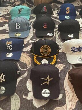 Men's Multi Hat Good condition • MLB Hats for Sale! MLB / NBA / NFL / NCAA